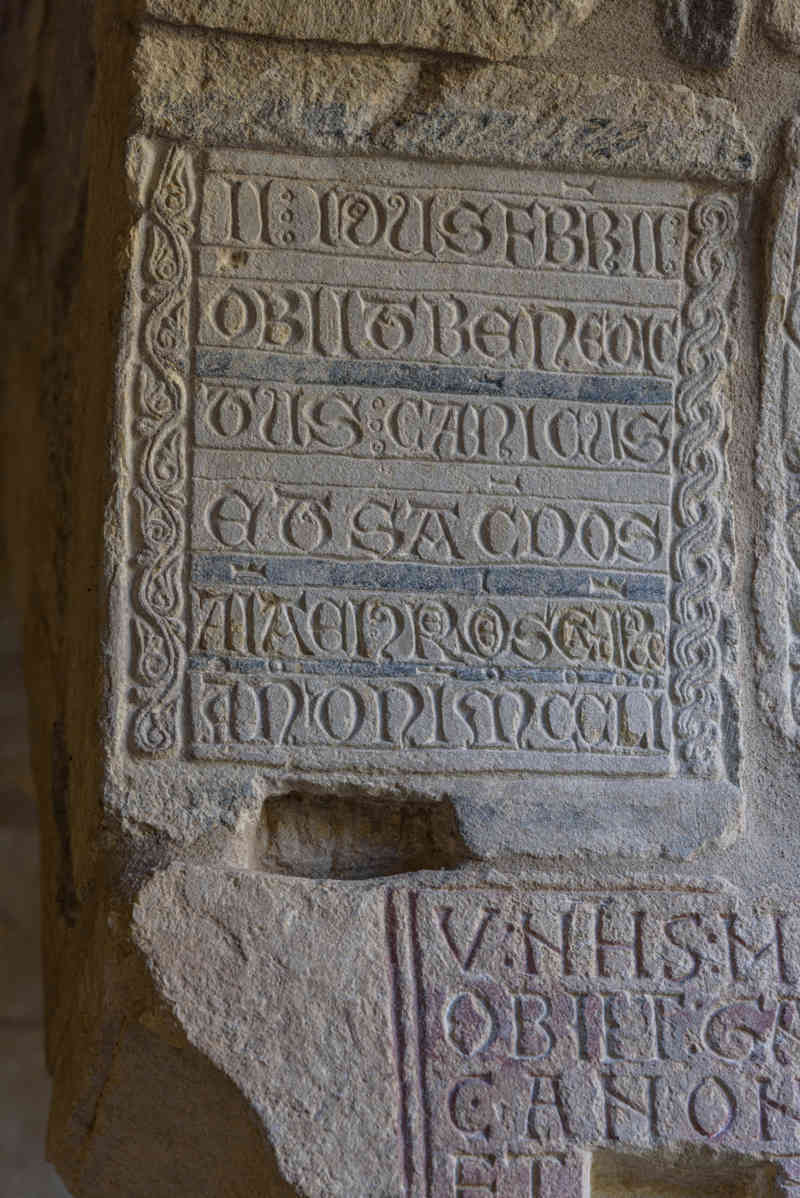 Huesca - Roda de Isábena 28 - catedral de San Vicente de Roda de Isábena - claustro.jpg